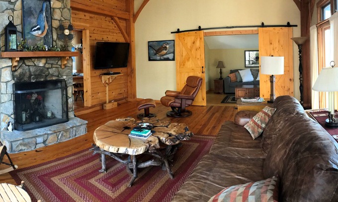 Blacksburg House | Brush Mtn Wilderness Lodge adjoining Jefferson Nat'l Forest 6.5 mi. to VT Campus