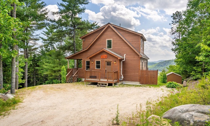 Bryant Pond House | BryantPond Cabin-BNew Firepit! HotTub|Dog Friendly