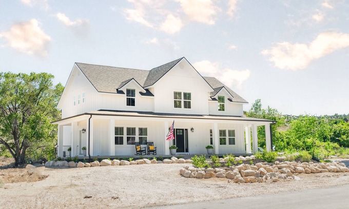 Tropic House | Bryce Canyon Homestead - No Cleaning Fee!