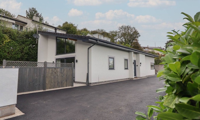 Penrhyn Bay House | BRYN CAE, pet friendly, with open fire in Penrhyn Bay