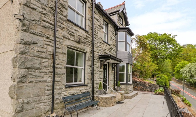Bontddu Cottage | BRYN GOLEU, pet friendly, character holiday cottage in Dolgellau