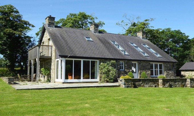 Tregaron Cottage | Bryn Isaf, Tregaron - Two Bedroom Cottage, Sleeps 5