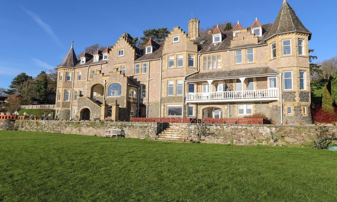 Menai Bridge Cottage | Bryn Mel Manor Straits View