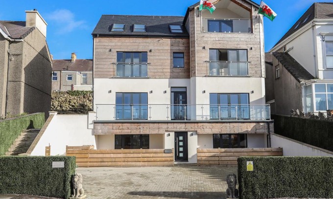 Bont Newydd Apartment | Bryn Min Manton Penthouse