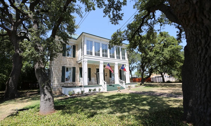 Belton Bed & Breakfast | Bryn Oaks Bed and Breakfast