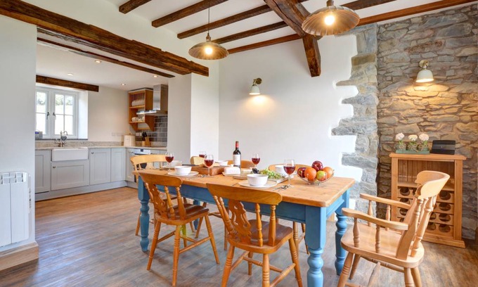 Llanfair Caereinion Cottage | Brynderwen