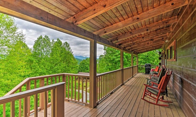 Bryson City House | Bryson City Cabin with Hot Tub, Views and Pool Table!