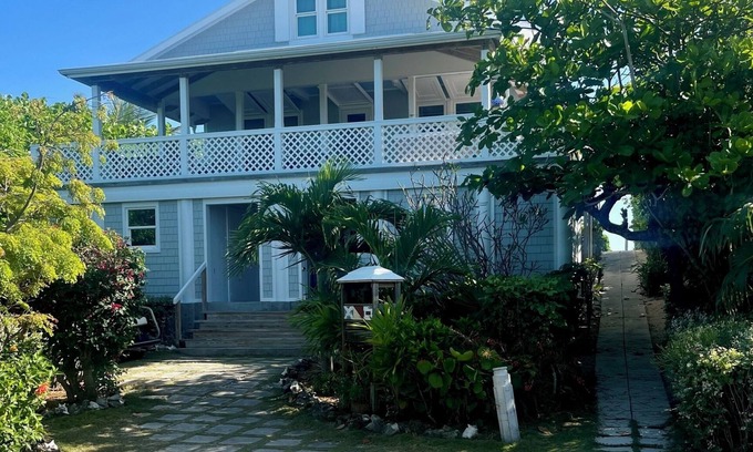 Man O War Cay House | Shelmar Landing Man-O-War Cay Vacation Home Beach Access and Deep Water Dockage