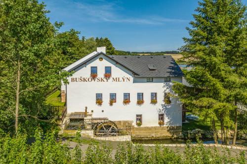 Dolni Bousov House | Buškovský mlýn 1580
