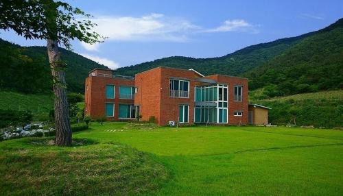 Byeonsan House | Buan Mookbang Sandle Gookhwa Pension