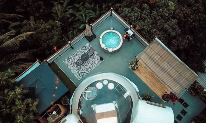 Guadiana RV Rental | Bubble room with a view, Jacuzzi spa, kitchen.