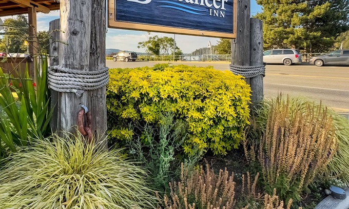 Regional District of Nanaimo Hotel | Buccaneer Inn