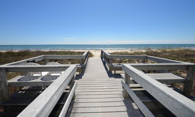St. George Island Hotel | Buccaneer Inn