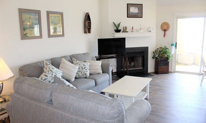 Manteo Condo | Buccaneer Village 531 | Newly REMODELED | Canal Front View