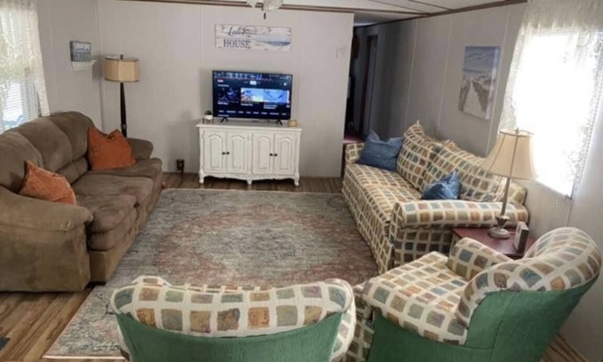Springville House | Buchanan Resort 2 Bed/1 Bath Lake Retreat