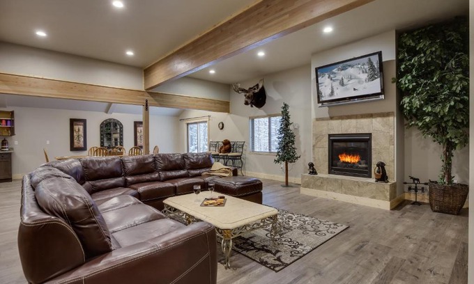 Island Park House | Buck Buck Moose by KABINO Hot Tub Fire Pit Pool Table Poker Table Xbox