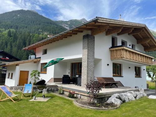 Steeg Ski Chalet | Buck Chalet