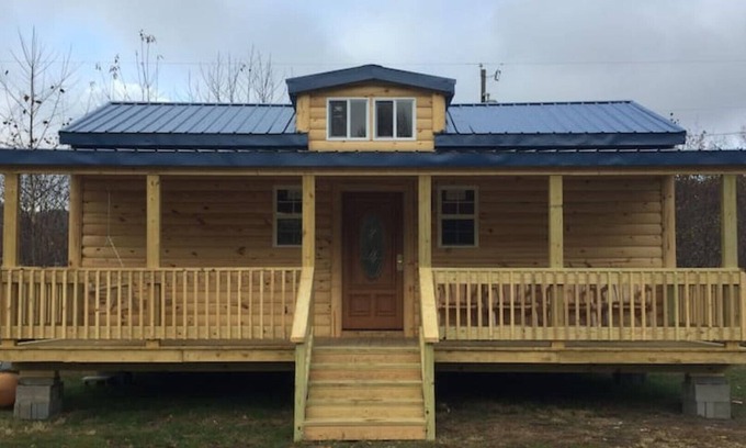 Frank Cabin | Buck Hill Tiny Home Cabin #4 Mountain & Pond Views