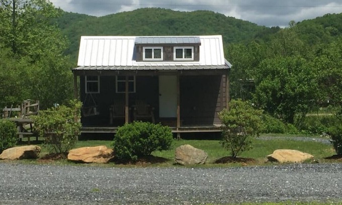 Newland Cabin | Buck Hill Tiny Home Cabin w/Mountain & Water Views