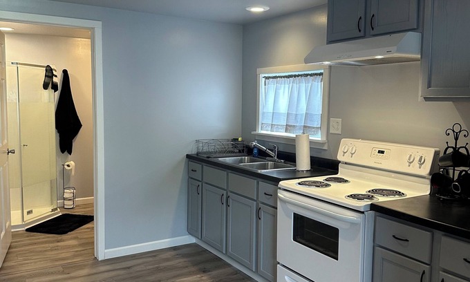 Rockville Apartment | Buck's Place - NEWLY FINISHED studio retreat one block from downtown Rockville!