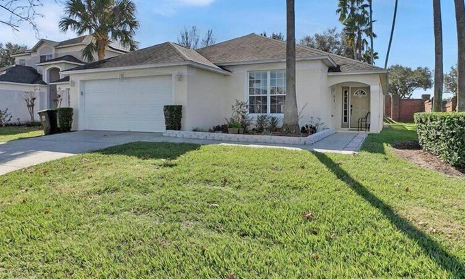 Westridge House | Buckingham Paradise Villa - Pet Friendly - Private Pool Home