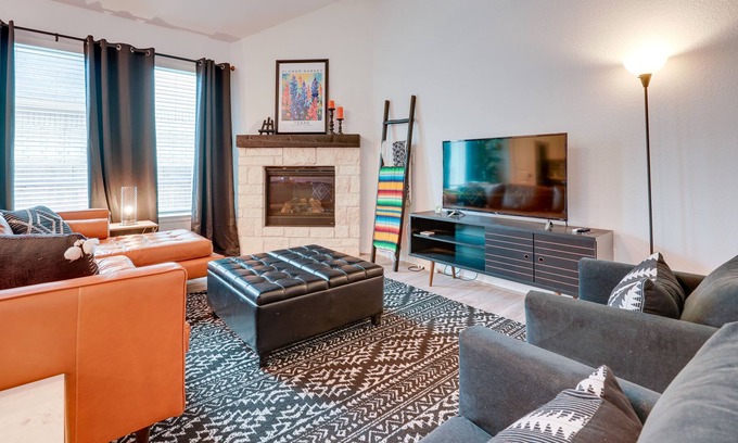 Buda House | Buda Family Retreat w/ Cozy Fireplace!