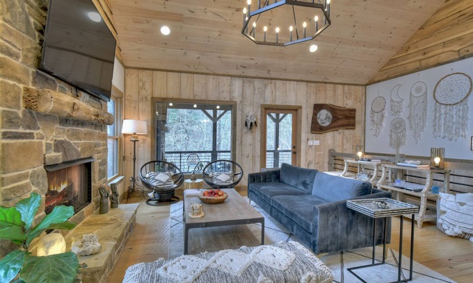 Foxfire Estates Cabin | BUDDHA BLUE RIDGE DREAMCATCHER ~ 2Bd 2Bth Brand New Custom Cabin 2 miles to town