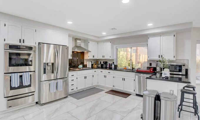 Green Valley North Apartment | Buddha Play | Modern | Pool & Spa Near Vegas strip