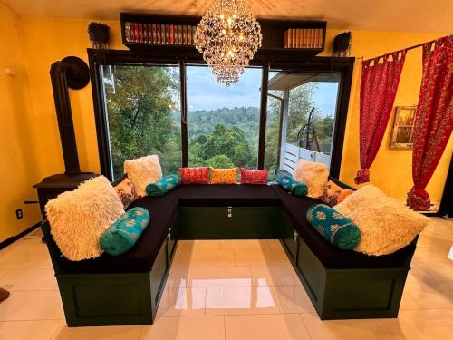 New Vrindaban House | Buddhas Little Cabin! 1 min from Palace of Gold