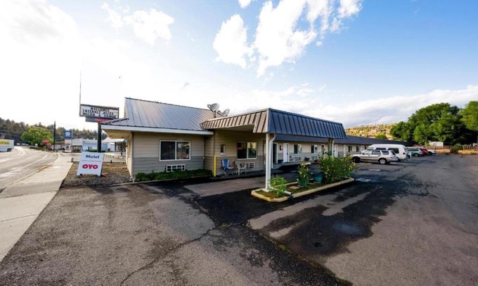 John Day Hotel | Budget 8 Motel