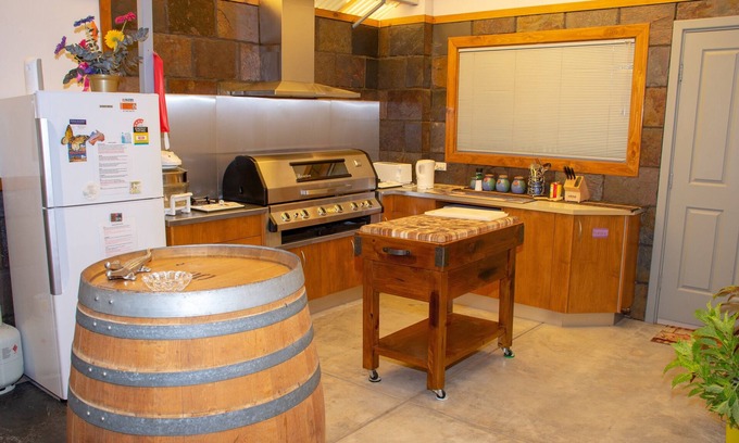 Kimba Ski Chalet | Budget Bed & Bath - sleeps 5 -6 people. Great budget accommodation for stop ove