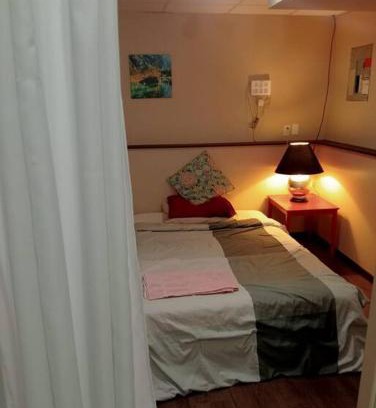 Cloverdale House | Budget Cozy Room in a Walkout Basement- Great Location in Surrey- Langley-10 Min C4