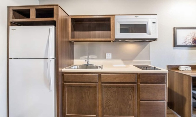 Moreno Valley Hotel | Budget-friendly Accommodation! FREE Parking, Kitchen, Pets Allowed!