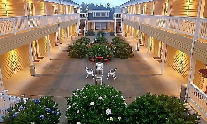 Enumclaw House | Budget-friendly Accommodation! 3 Pet-friendly Units, Free Onsite Parking
