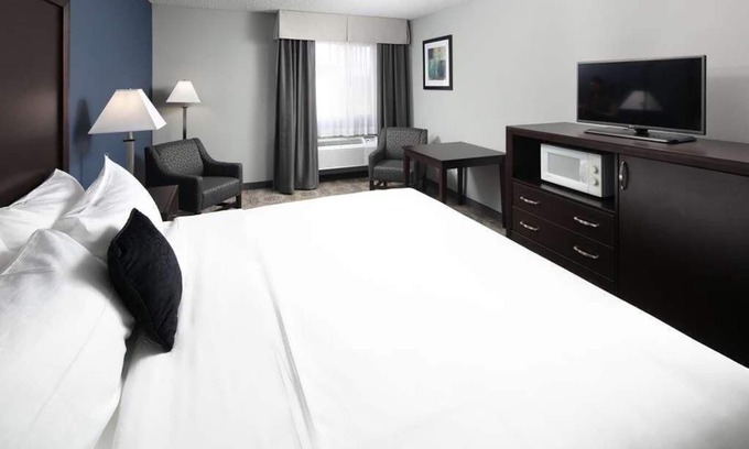 Sequim Hotel | Budget-friendly Accommodation! Onsite Pool, Free Parking & Breakfast!