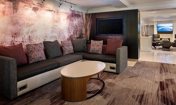 South Lowell Hotel | Budget-Friendly Bliss! 2 Posh Units, Close to New England Quilt Museum