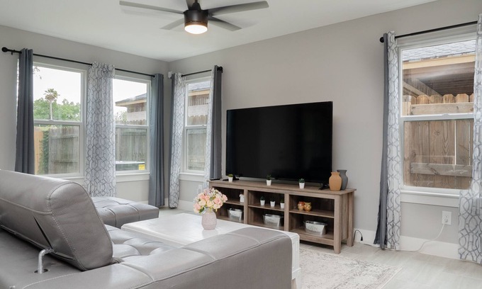 Houston House | Budget Friendly, Near Downtown- New Build Home