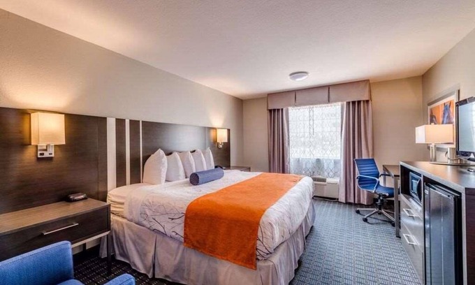 Lexington House | Budget-Friendly Property, Free Breakfast, Free Parking, Pool