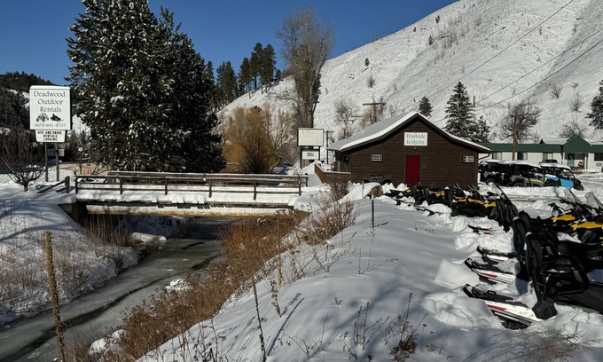 Deadwood Hotel | Budget Friendly Room 106 - No Pets