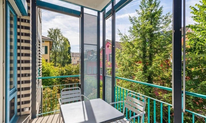 Hottingen Apartment | Budget-Friendly & Roomy: Zurich Apartment