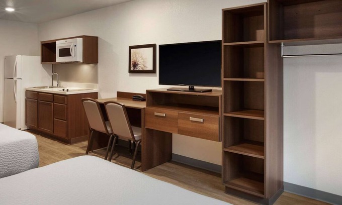 Greenbelt Hotel | Budget-Friendly Space Close to DC Monuments + Walk to Beltway Plaza Mall