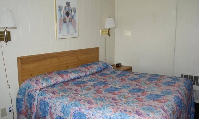 Fairmont Hotel | Budget Inn/1 Queen Bed Non-Smoking