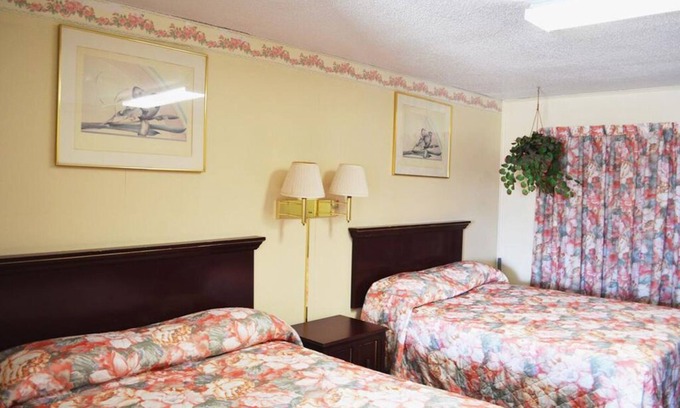 Fairmont Hotel | Budget Inn/2 double beds non smoking