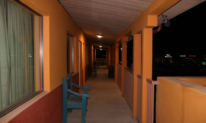Artesia Hotel | Budget Inn