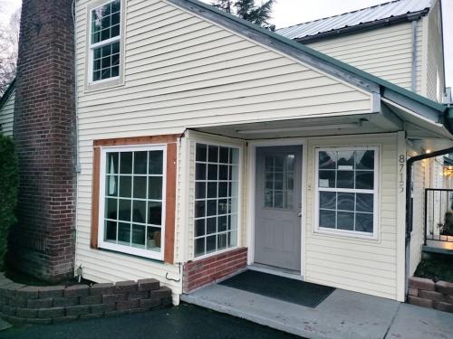 Multnomah Village Hotel | Budget Lodge by OYO Portland West
