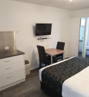 Hamilton Hotel | Budget on the Lake