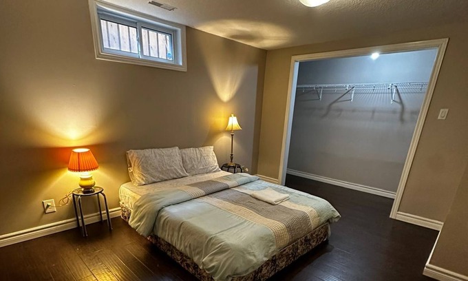 Rosemount House | Budget Stay in Kitchener- Near Town Centre- Food, Shopping, Transit