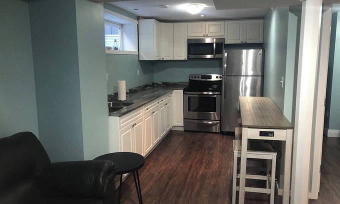 Grande Prairie Apartment | Budget Stay | WIFI | Kitchen Essentials | Parking