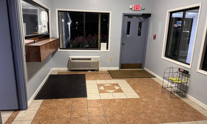 Columbus Hotel | Budgetel Inn & Suites