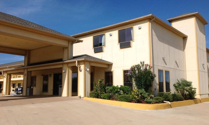 Hearne Hotel | Budgetel Inn & Suites